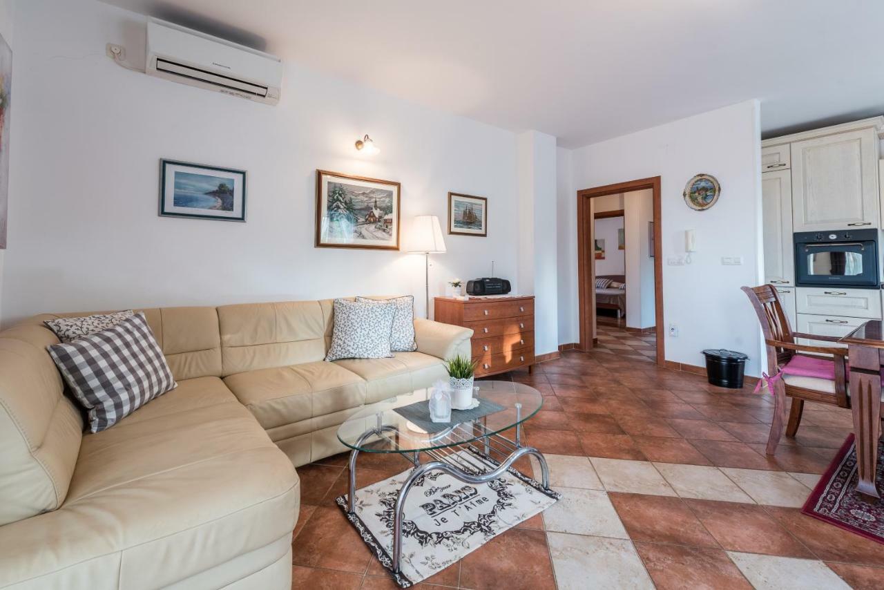 Apartments Jelavić Sutomiscica Zewnętrze zdjęcie
