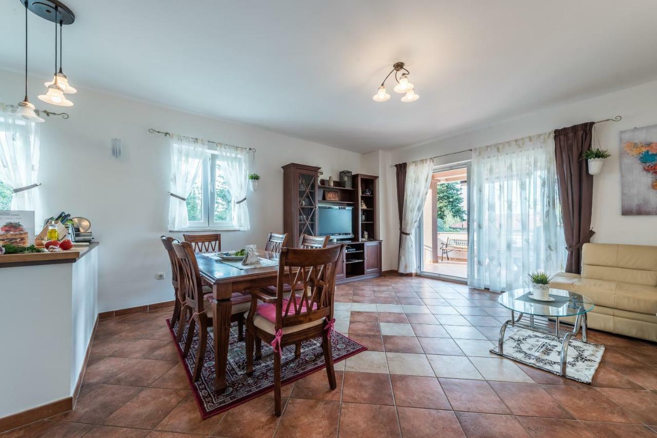 Apartments Jelavić Sutomiscica Zewnętrze zdjęcie