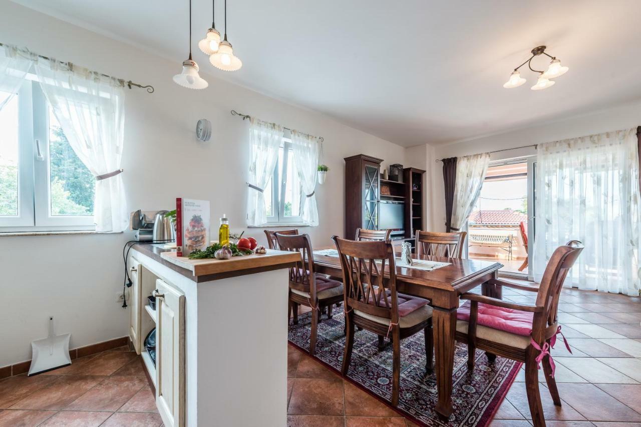Apartments Jelavić Sutomiscica Zewnętrze zdjęcie