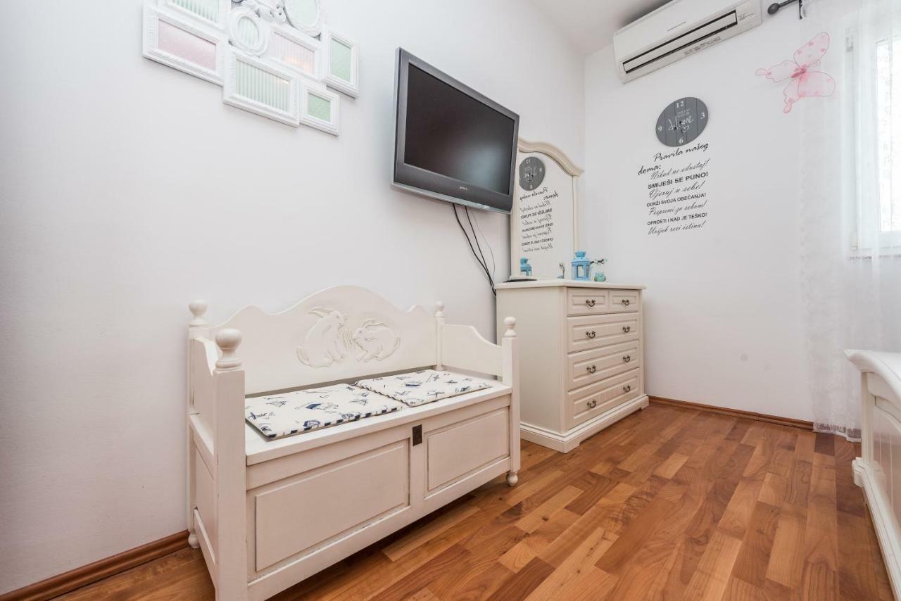Apartments Jelavić Sutomiscica Zewnętrze zdjęcie