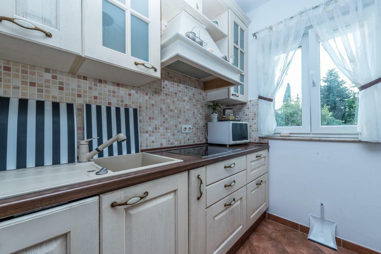 Apartments Jelavić Sutomiscica Zewnętrze zdjęcie